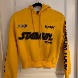 Justin Bieber yellow sweatshirt